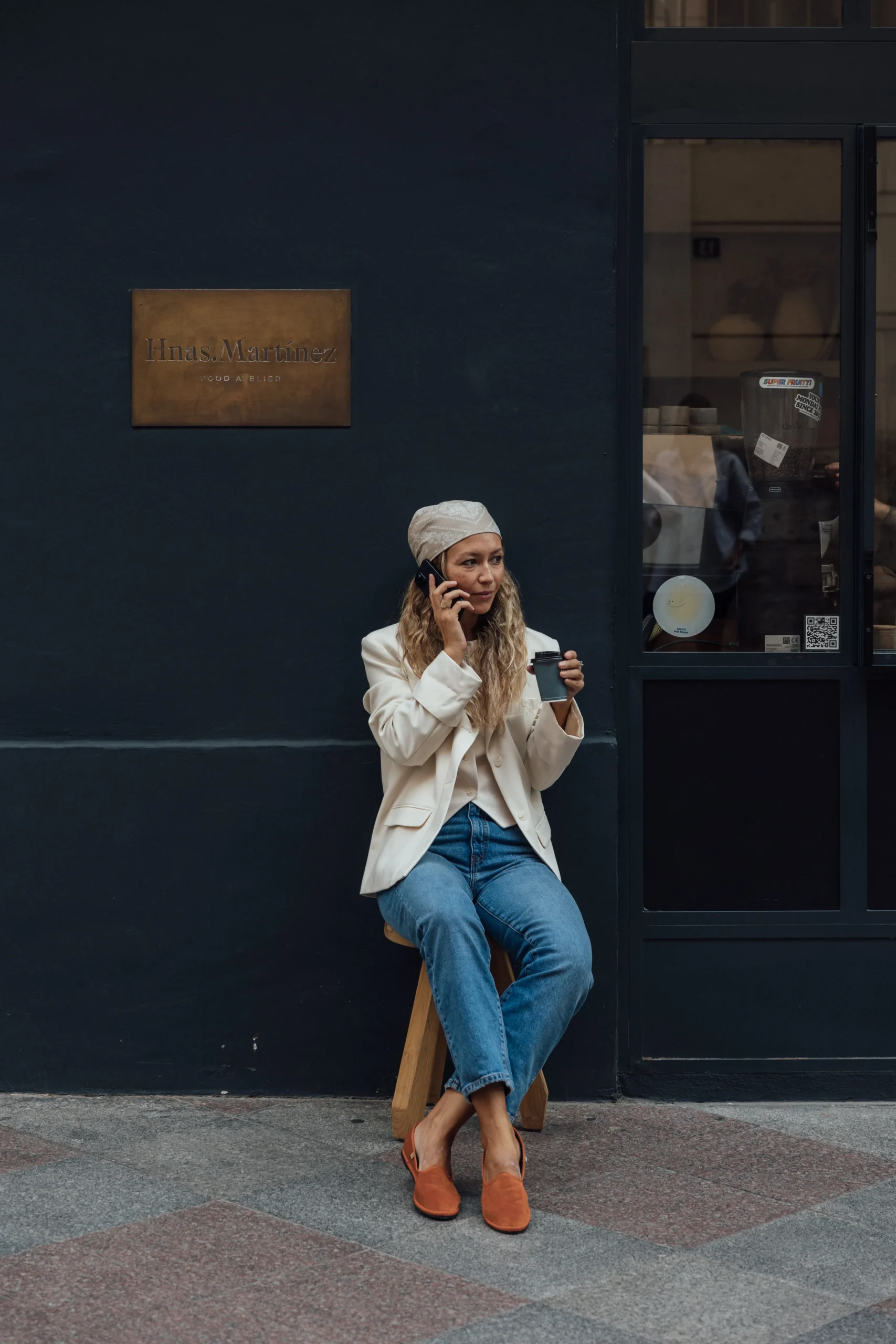 Look urbano con zapatos planos Venezianas — calzado de lujo accesible para el día a día
