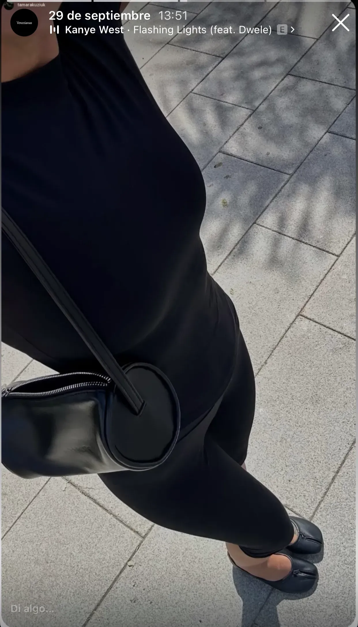 Tabi Venezianas Taupe — lifestyle usado para mostrar Tabi Black