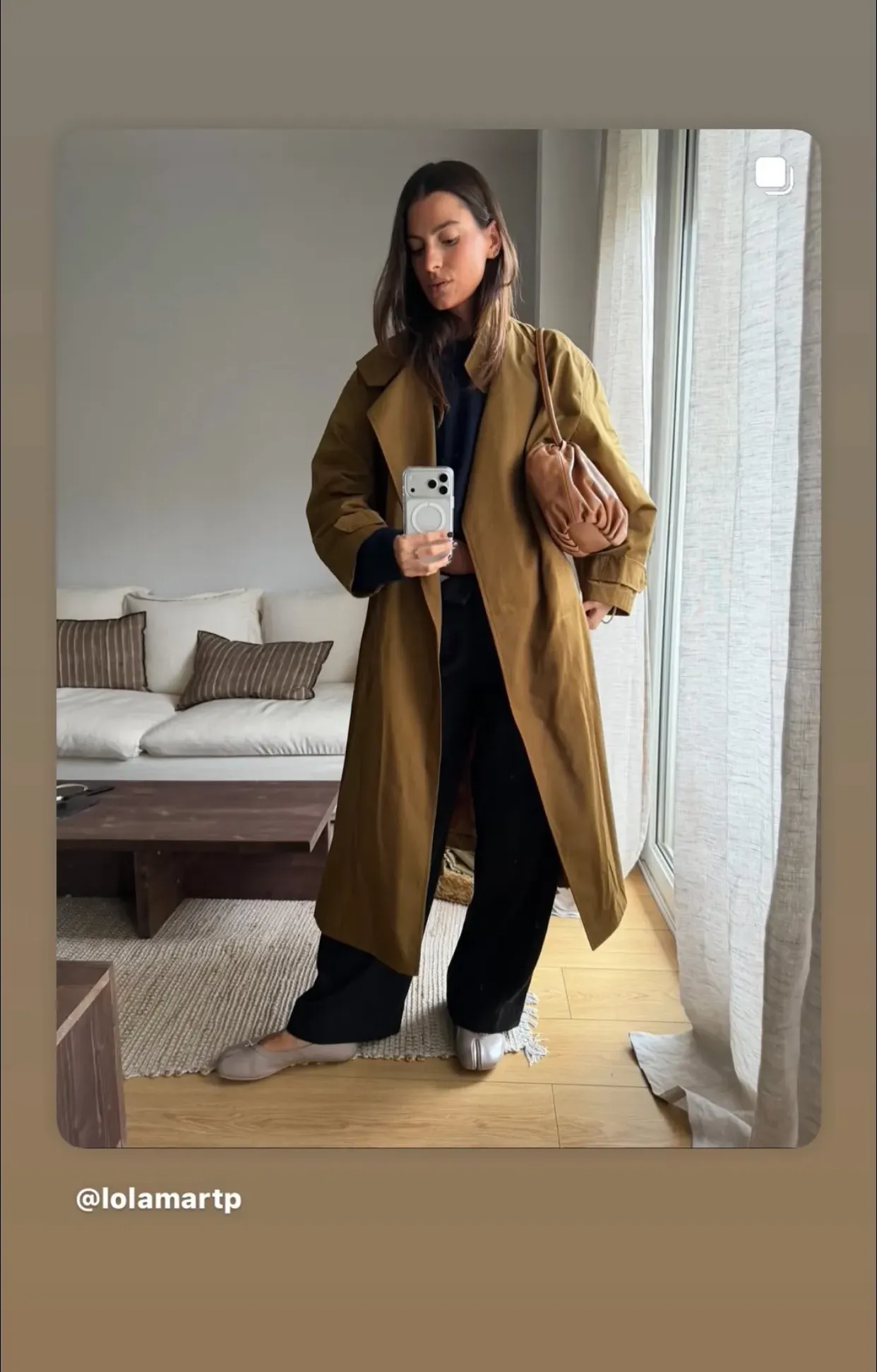 Tabi Venezianas Black — lifestyle usado para mostrar Tabi Taupe